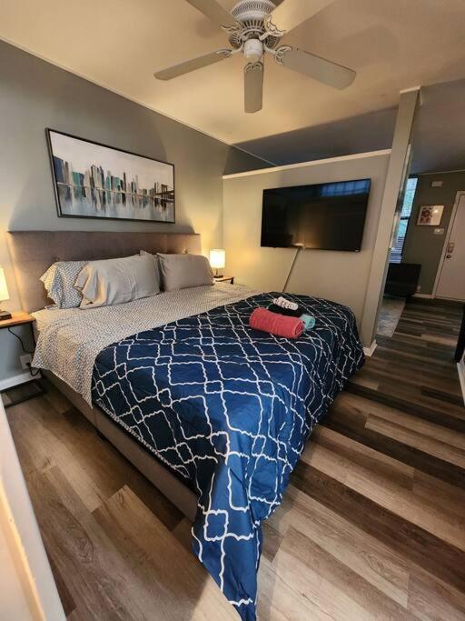 Blue Shark *W7* @ Montrose 1Br Private King Loft Apartamento Houston Exterior foto